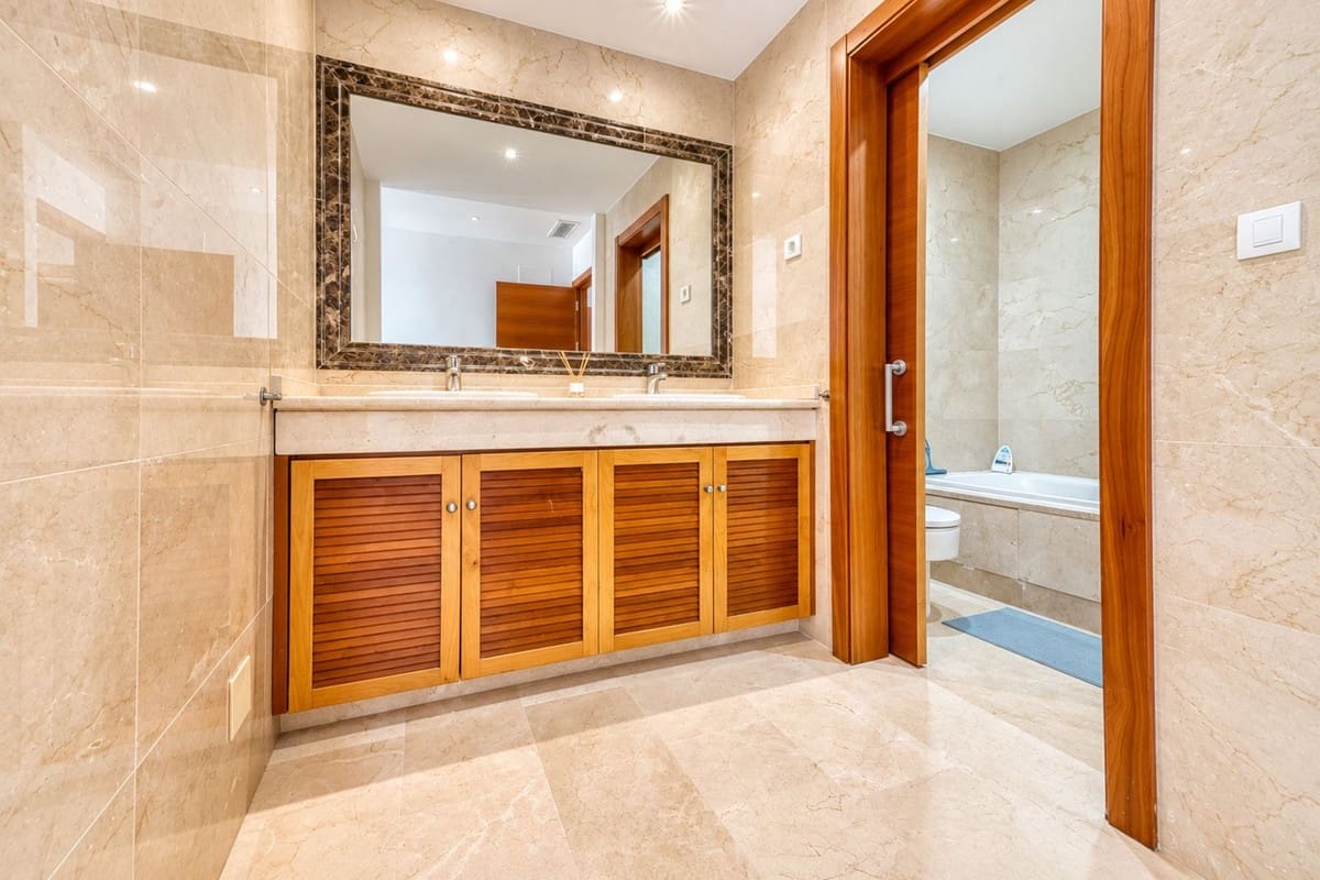 3 chambre Maison de Ville à vendre à Estepona avec piscine garage - 465 000 € (Ref: 10121969)