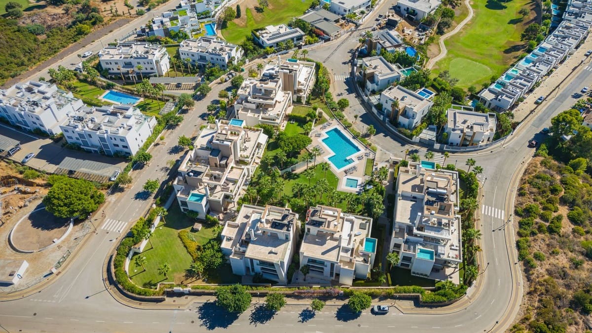 2 slaapkamer Appartement te koop in Cabopino met zwembad garage - € 799.000 (Ref: 10121980)