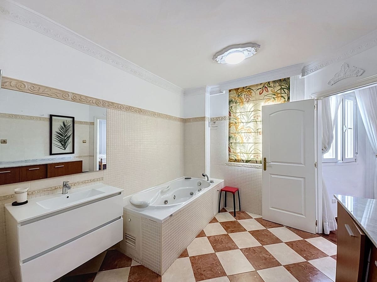 3 sypialnia Apartament na sprzedaż w Miasto Malaga - 949 000 € (Ref: 10121984)