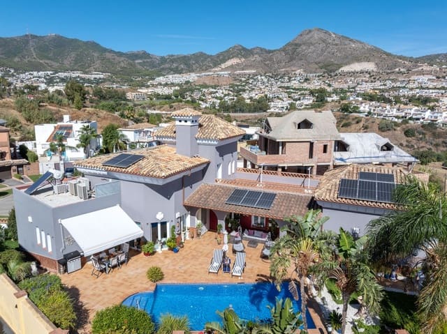 Chalet de 5 habitaciones en Hacienda Torrequebrada, Benalmádena en venta con piscina garaje - 1.450.000 € (Ref: 10121986)