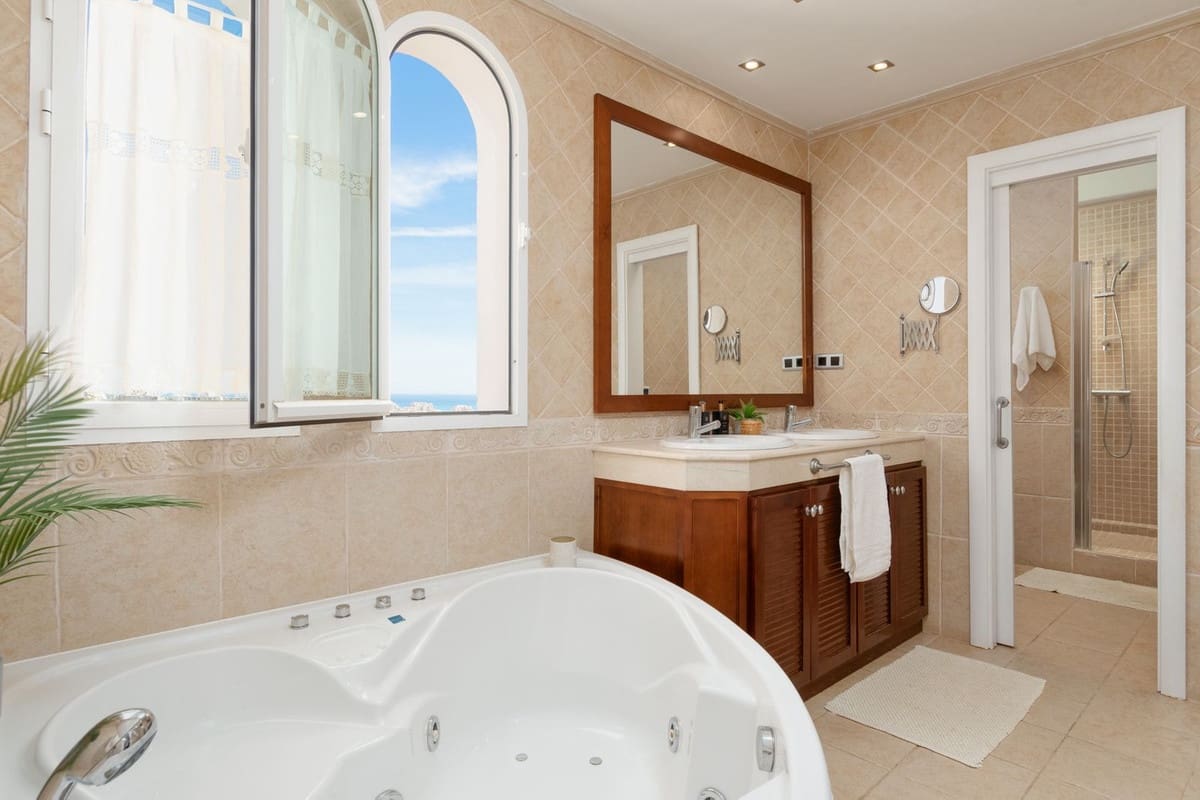 Chalet de 5 habitaciones en Benalmádena en venta con piscina garaje - 1.450.000 € (Ref: 10121986)