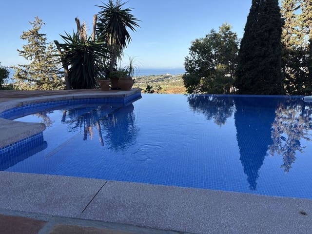 Chalet de 3 habitaciones en El Rosario, Marbella en venta con piscina garaje - 1.595.000 € (Ref: 10121988)