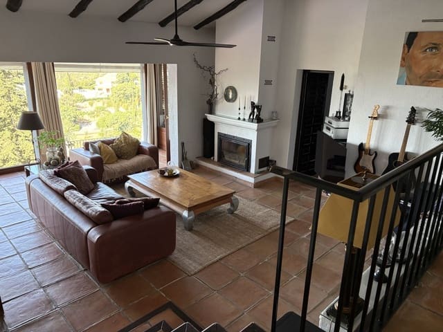 Chalet de 3 habitaciones en El Rosario, Marbella en venta con piscina garaje - 1.595.000 € (Ref: 10121988)