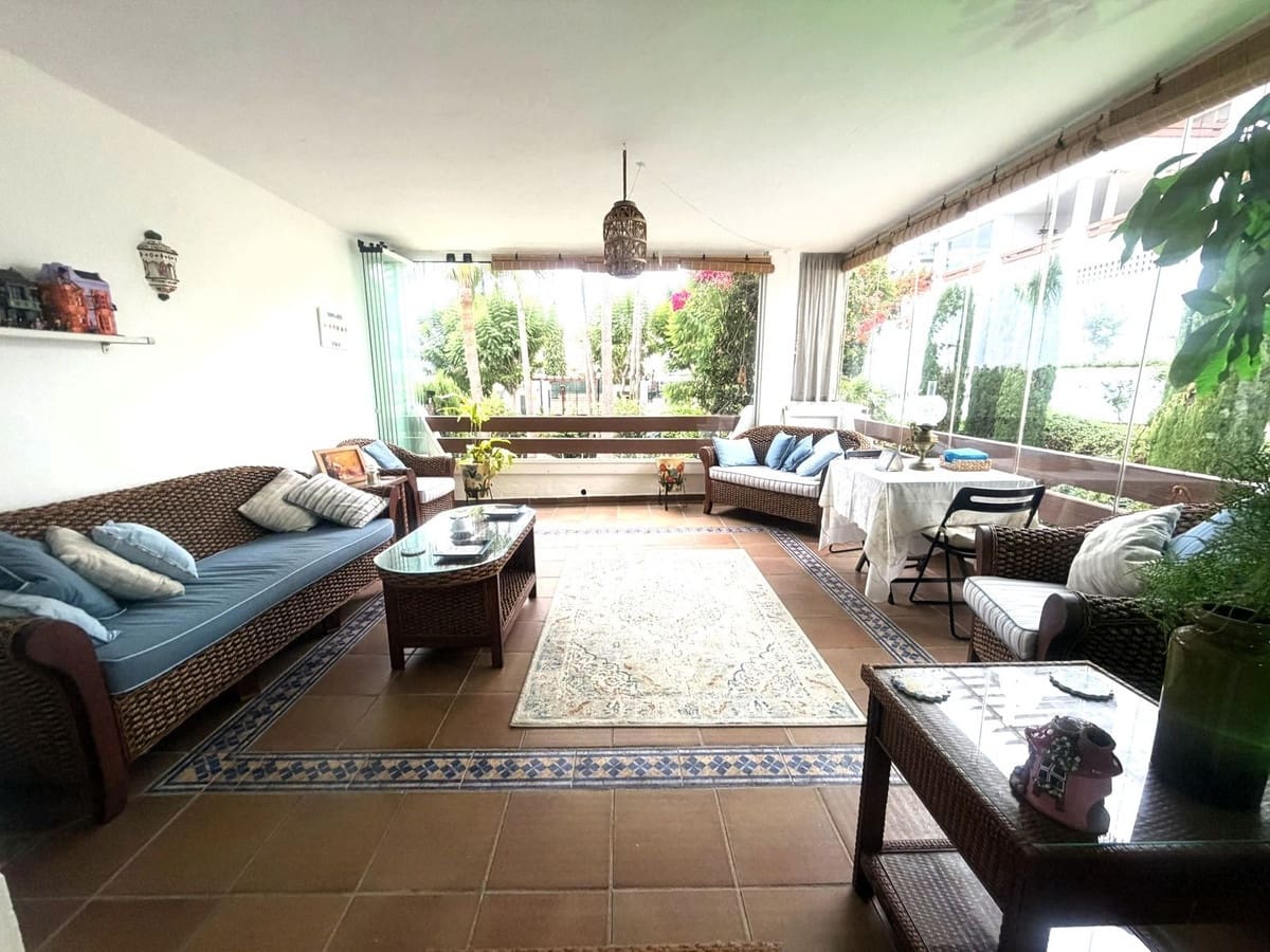 3 Zimmer Apartment zu verkaufen in Estepona mit Pool Garage - 445.000 € (Ref: 10121989)
