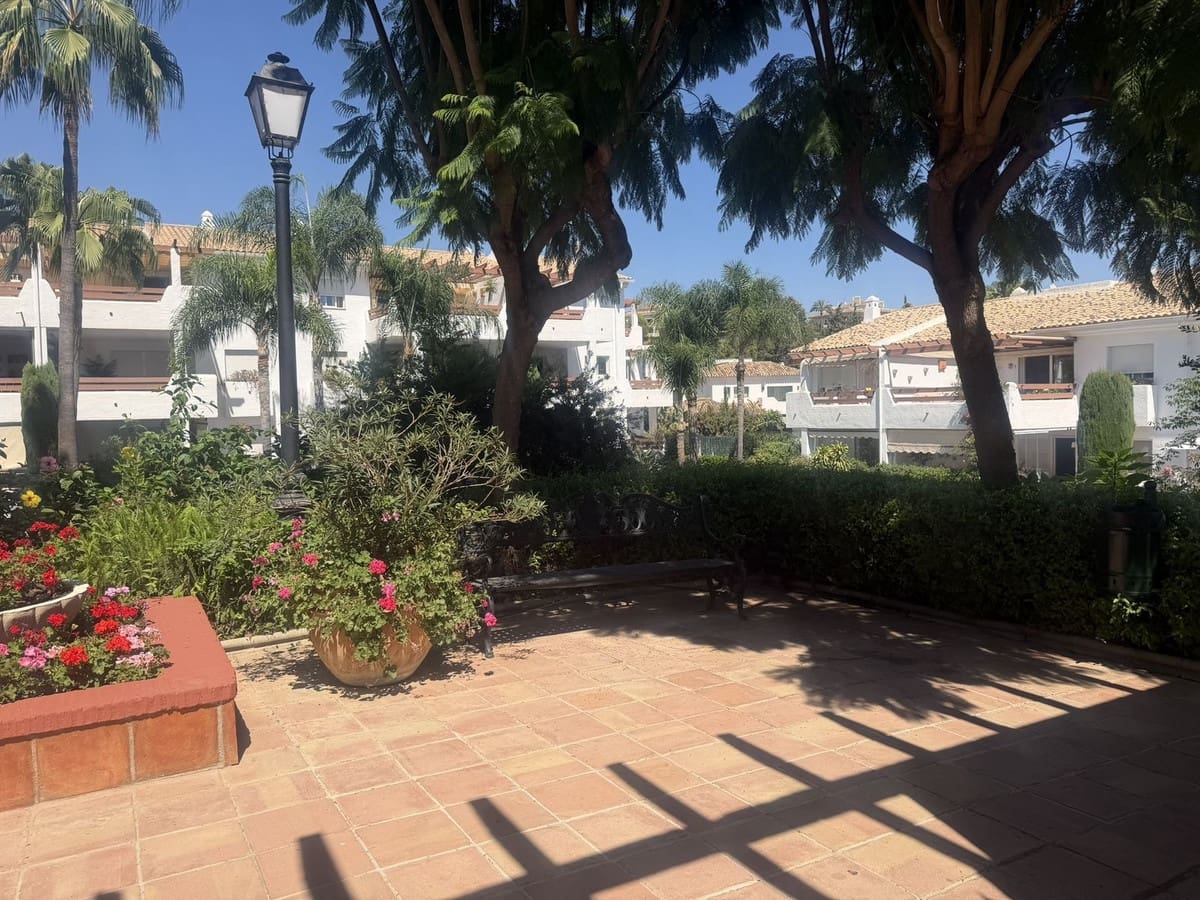 3 Zimmer Apartment zu verkaufen in Estepona mit Pool Garage - 445.000 € (Ref: 10121989)