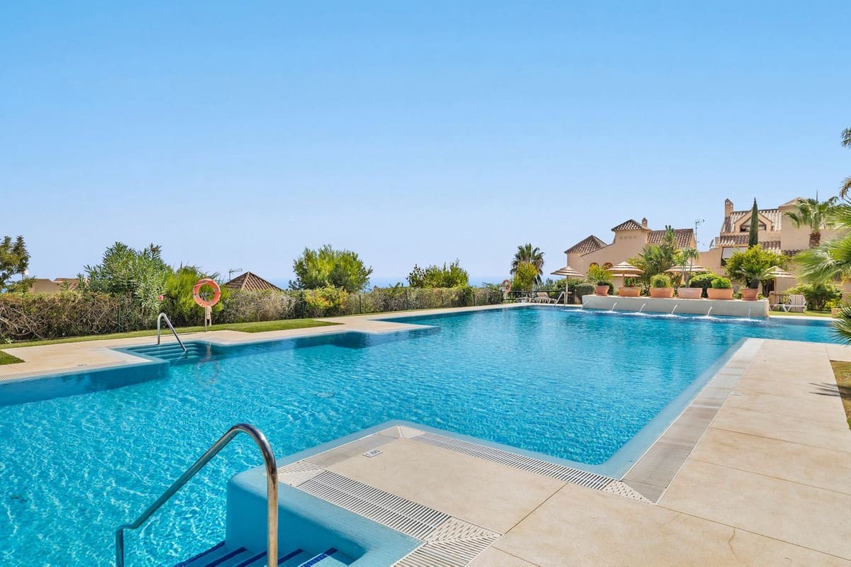 2 slaapkamer Appartement te koop in Benalmadena met zwembad garage - € 549.000 (Ref: 10121990)