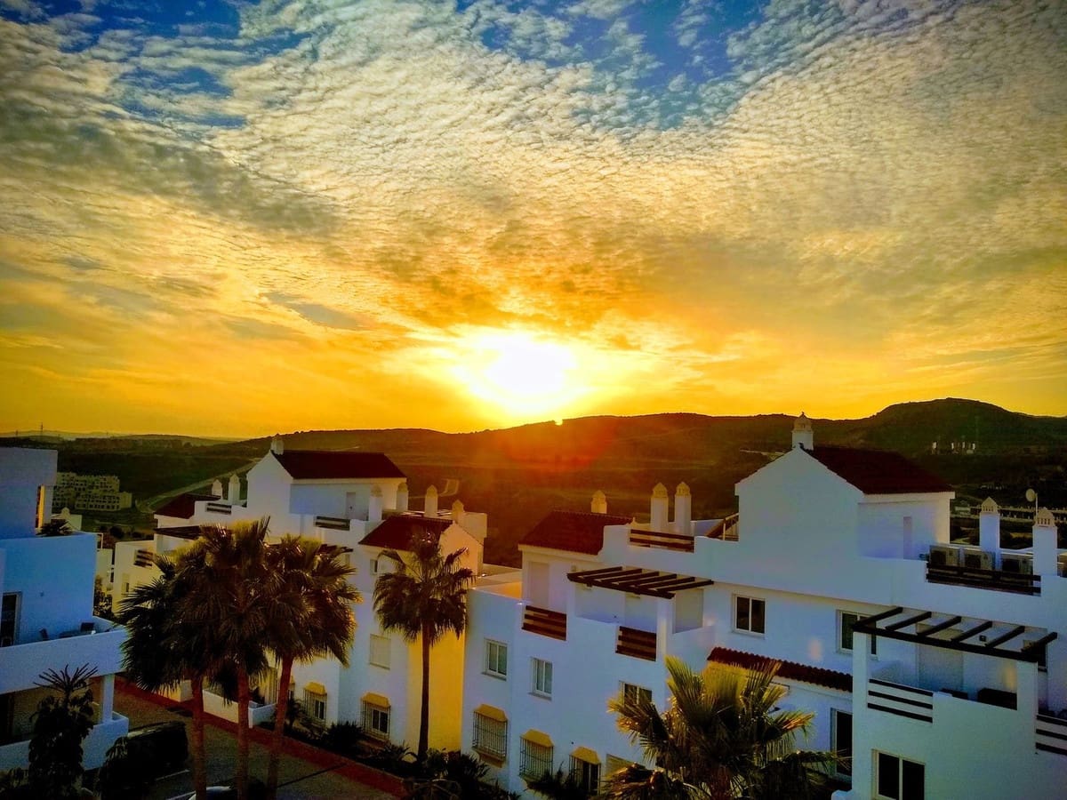 2 soverom Leilighet til salgs i Estepona med svømmebasseng garasje - € 350 000 (Ref: 10122004)