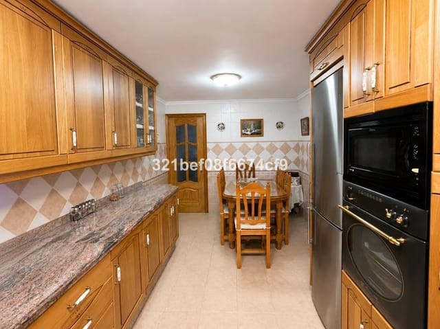 Casa de 3 habitaciones en Puerto de Estepona, Estepona en venta - 389.000 € (Ref: 10122011)