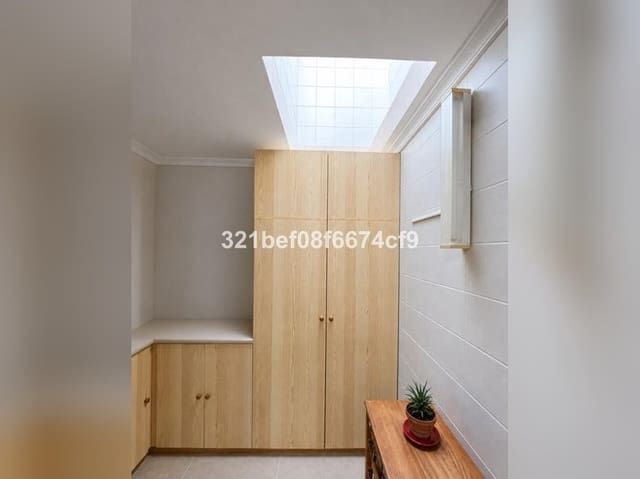Casa de 3 habitaciones en Puerto de Estepona, Estepona en venta - 389.000 € (Ref: 10122011)