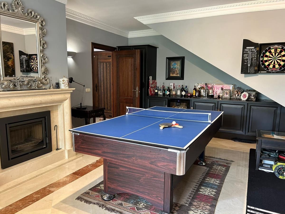4 soveværelse Villa til salg i Estepona med swimmingpool garage - € 2.450.000 (Ref: 10122024)