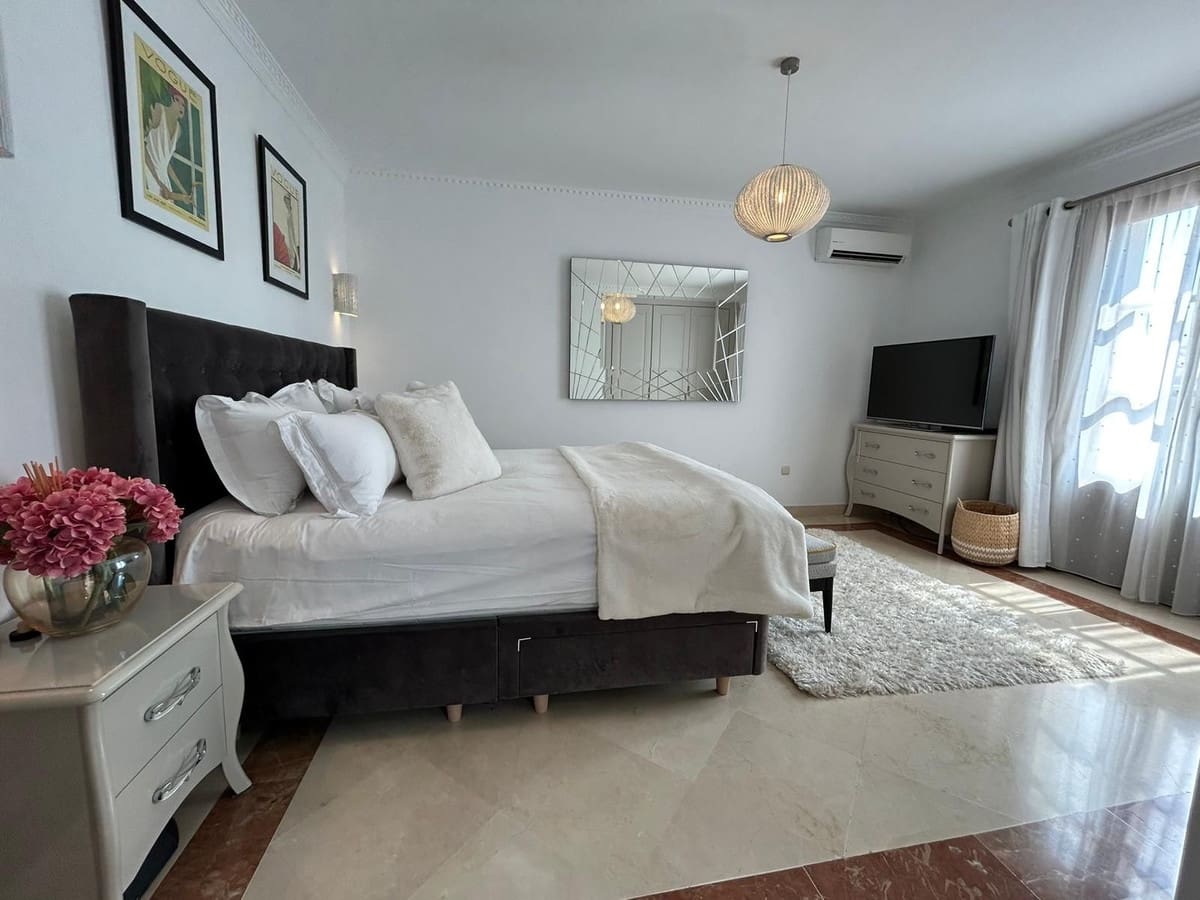 4 soveværelse Villa til salg i Estepona med swimmingpool garage - € 2.450.000 (Ref: 10122024)