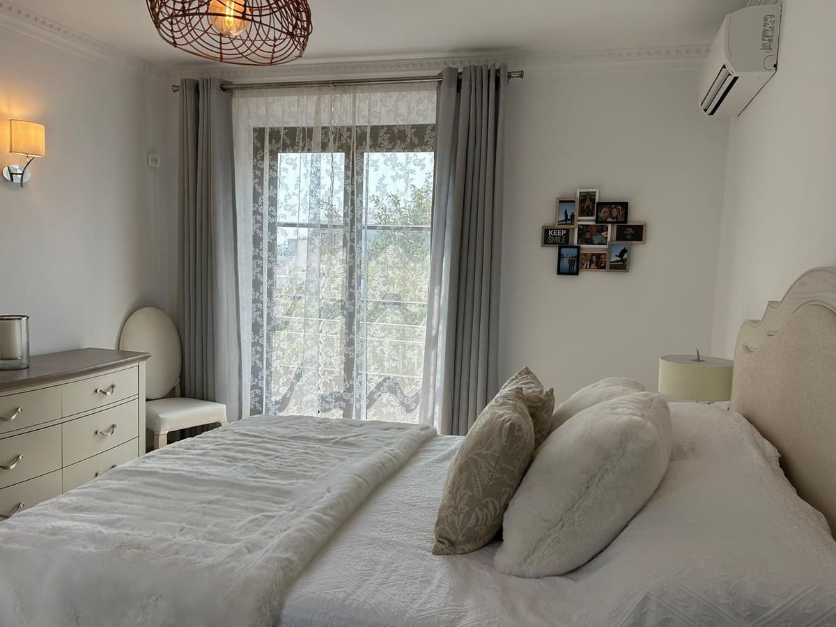 4 soveværelse Villa til salg i Estepona med swimmingpool garage - € 2.450.000 (Ref: 10122024)