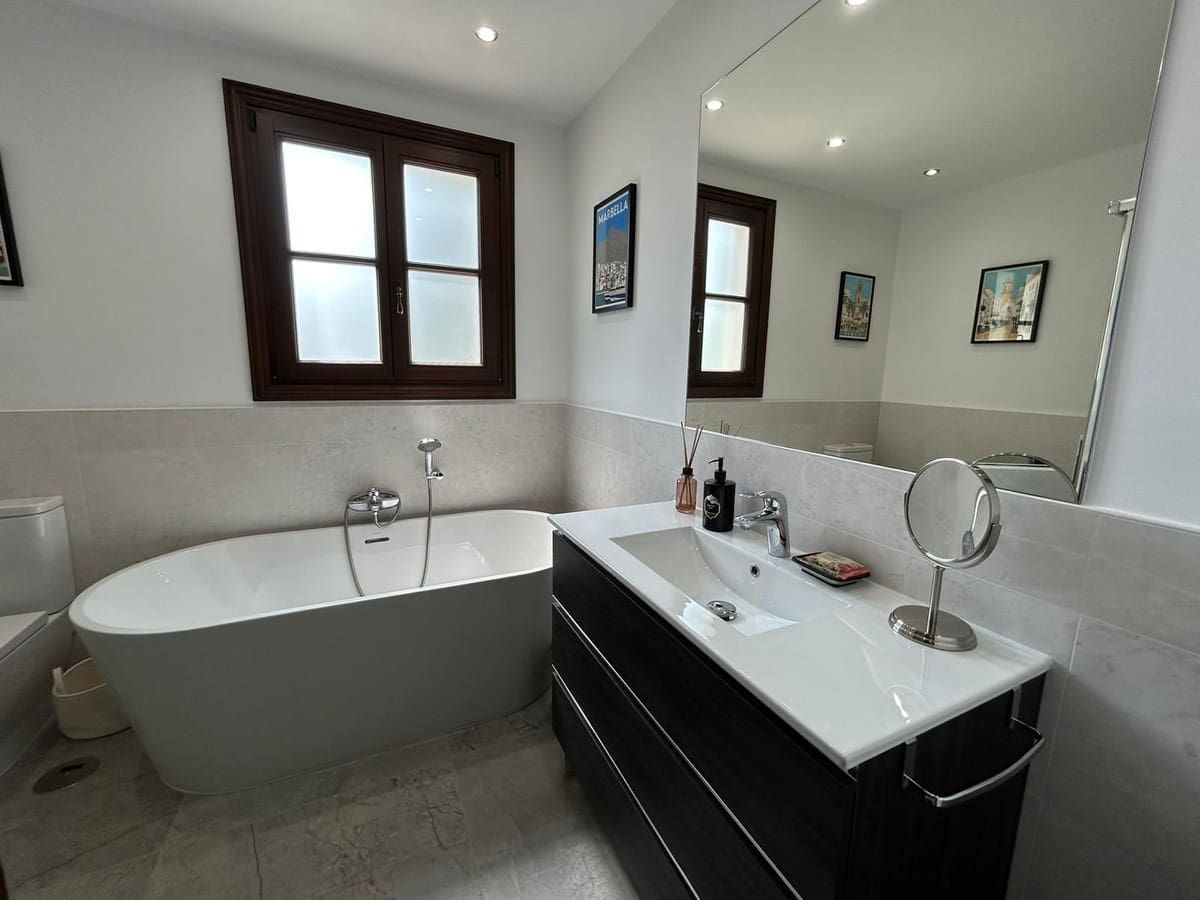 4 soveværelse Villa til salg i Estepona med swimmingpool garage - € 2.450.000 (Ref: 10122024)