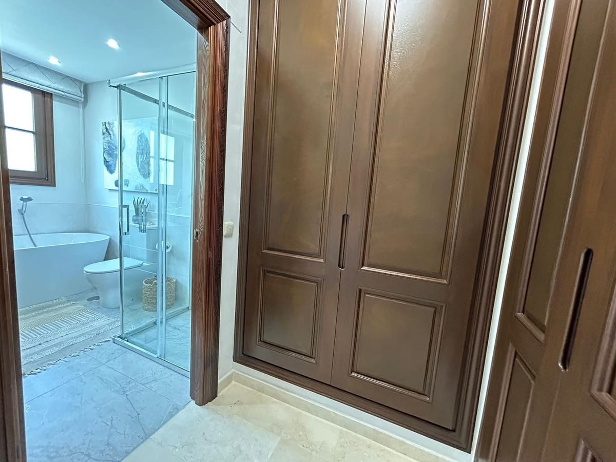 4 soveværelse Villa til salg i Estepona med swimmingpool garage - € 2.450.000 (Ref: 10122024)