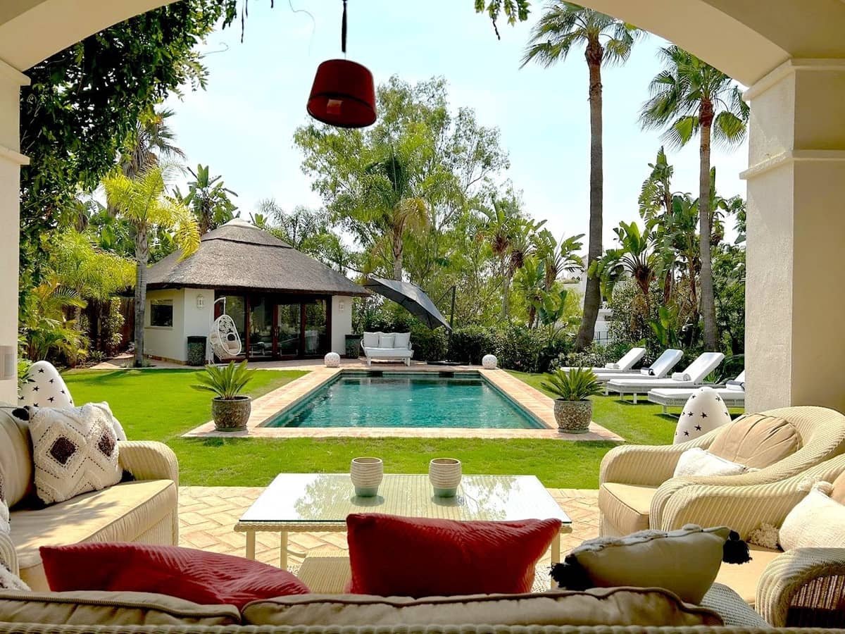 4 soveværelse Villa til salg i Estepona med swimmingpool garage - € 2.450.000 (Ref: 10122024)