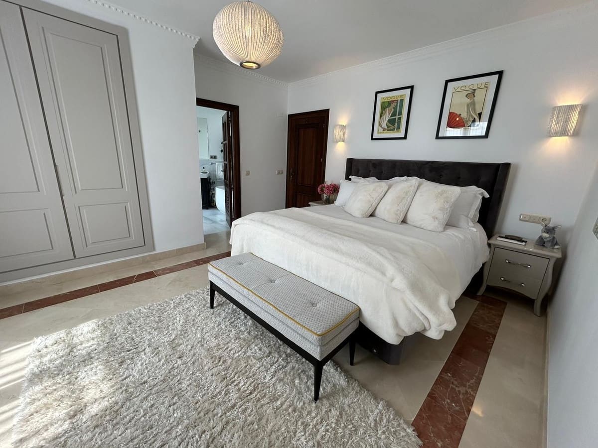 4 soveværelse Villa til salg i Estepona med swimmingpool garage - € 2.450.000 (Ref: 10122024)