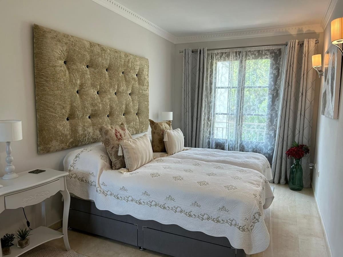 4 soveværelse Villa til salg i Estepona med swimmingpool garage - € 2.450.000 (Ref: 10122024)