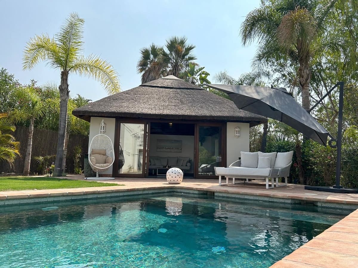 4 soveværelse Villa til salg i Estepona med swimmingpool garage - € 2.450.000 (Ref: 10122024)