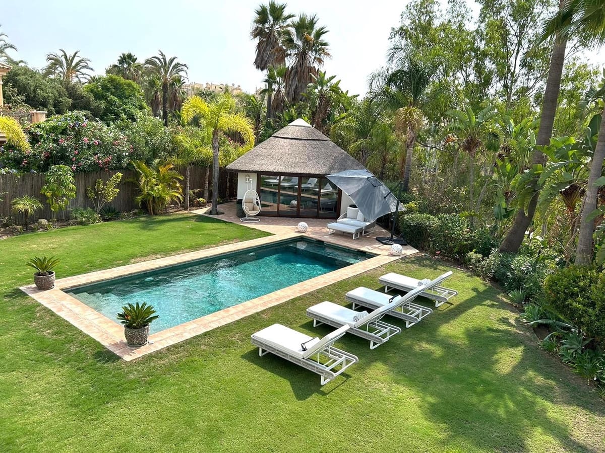 4 soveværelse Villa til salg i Estepona med swimmingpool garage - € 2.450.000 (Ref: 10122024)