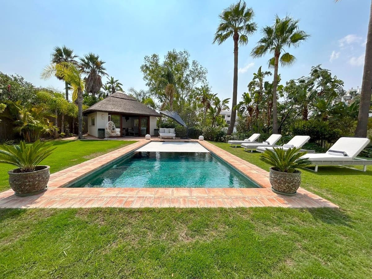 4 soveværelse Villa til salg i Estepona med swimmingpool garage - € 2.450.000 (Ref: 10122024)