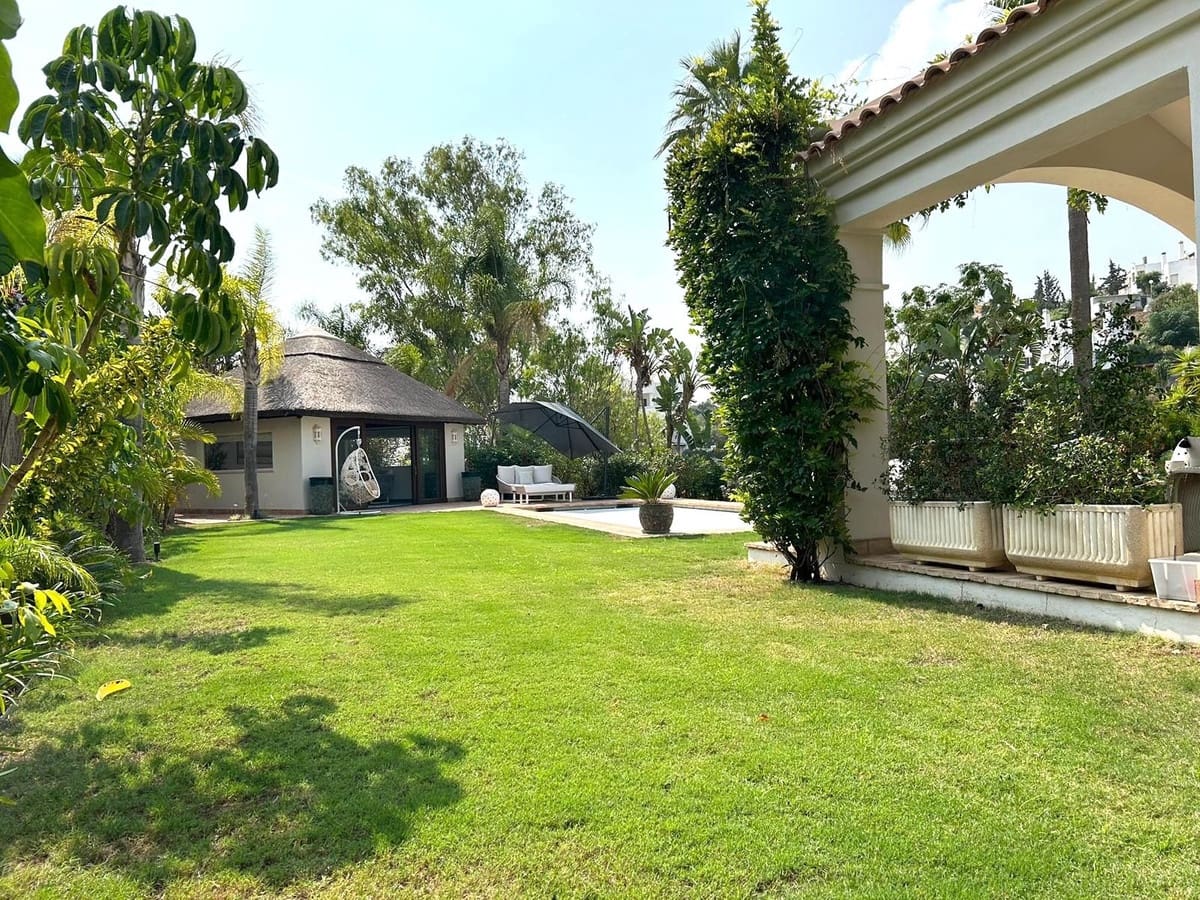 4 soveværelse Villa til salg i Estepona med swimmingpool garage - € 2.450.000 (Ref: 10122024)