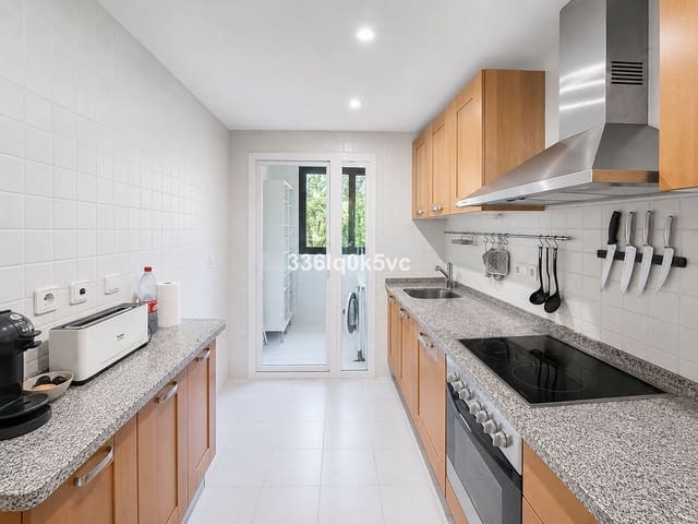 2 makuuhuone Huoneisto myytävänä paikassa Los Arqueros - Puerto del Almendro, Benahavís mukana uima-altaan 
autotalli - 440 000 € (Ref: 10122114)