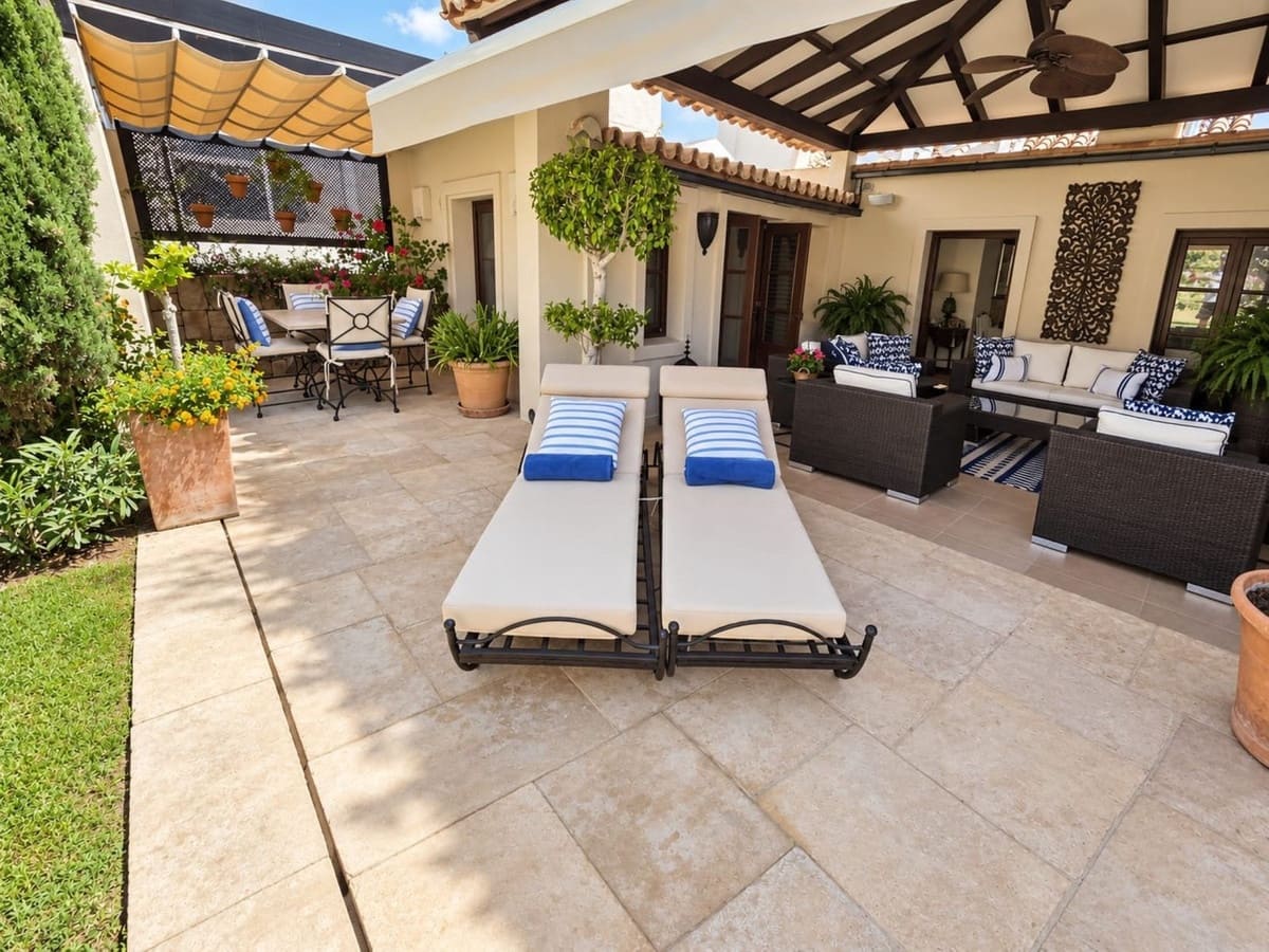 3 quarto Moradia para venda em Manilva com piscina - 900 000 € (Ref: 10122120)