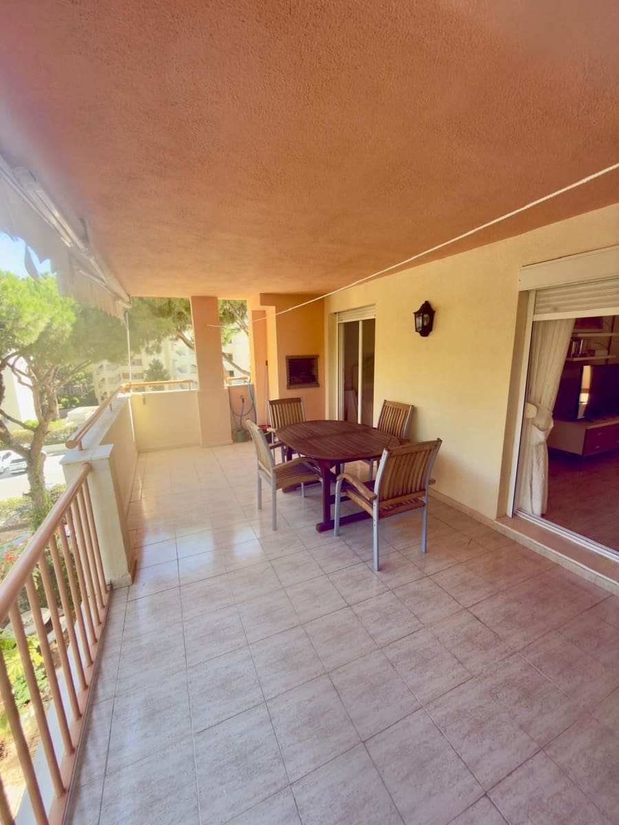 2 bedroom Apartment for sale in Calahonda with pool - € 295,000 (Ref: 10122127)