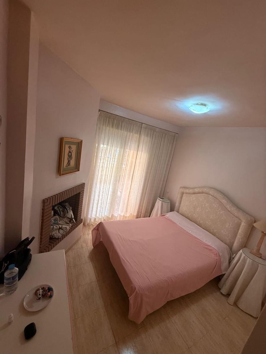 2 bedroom Apartment for sale in Calahonda with pool - € 295,000 (Ref: 10122127)