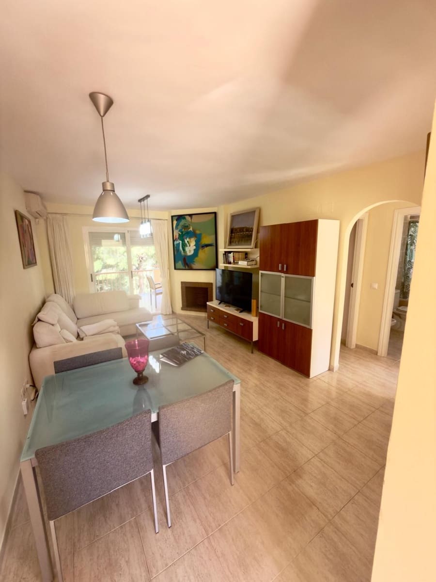 2 bedroom Apartment for sale in Calahonda with pool - € 295,000 (Ref: 10122127)