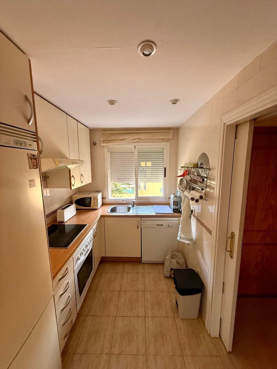 2 bedroom Apartment for sale in Calahonda with pool - € 295,000 (Ref: 10122127)