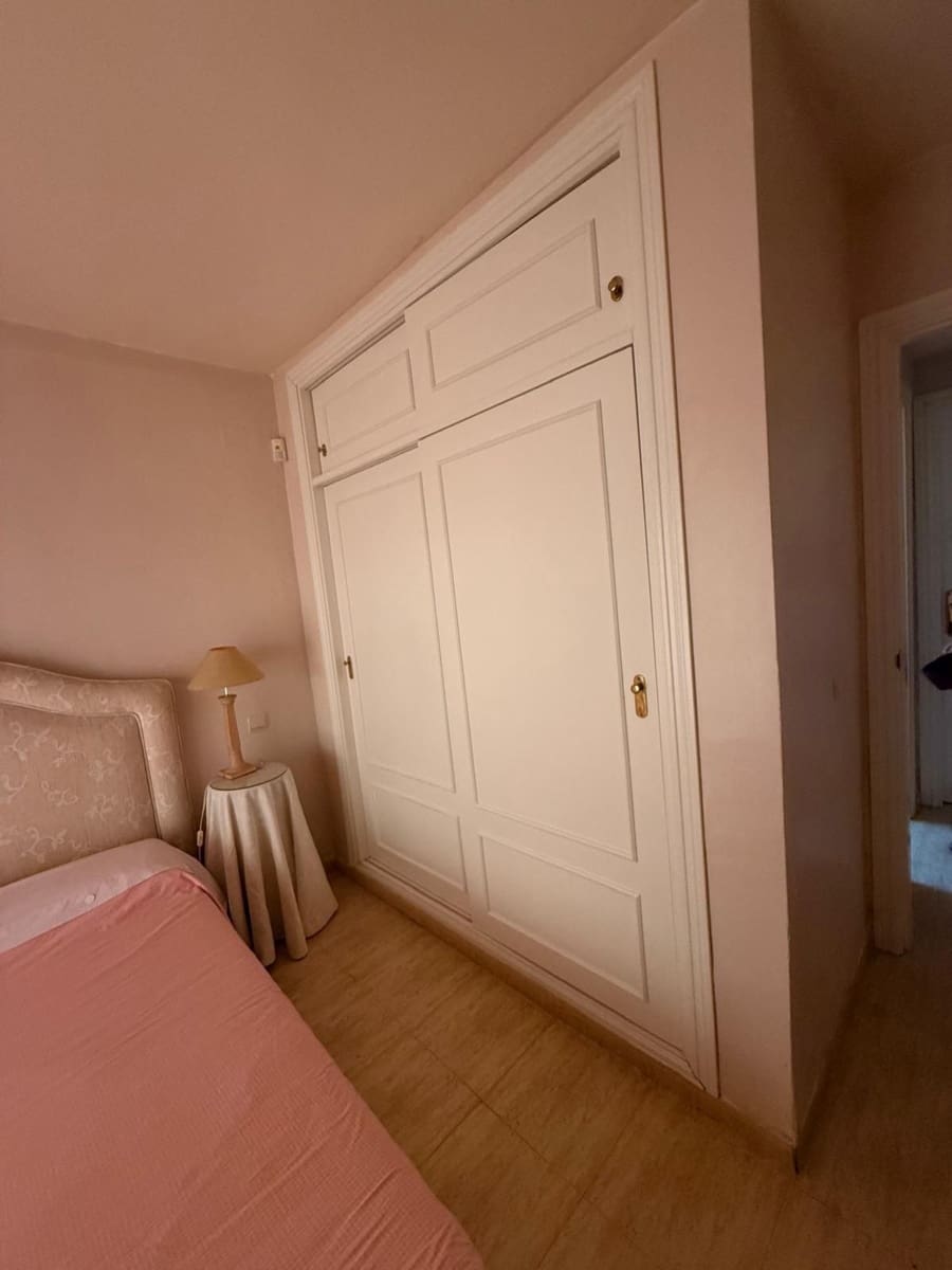 2 bedroom Apartment for sale in Calahonda with pool - € 295,000 (Ref: 10122127)