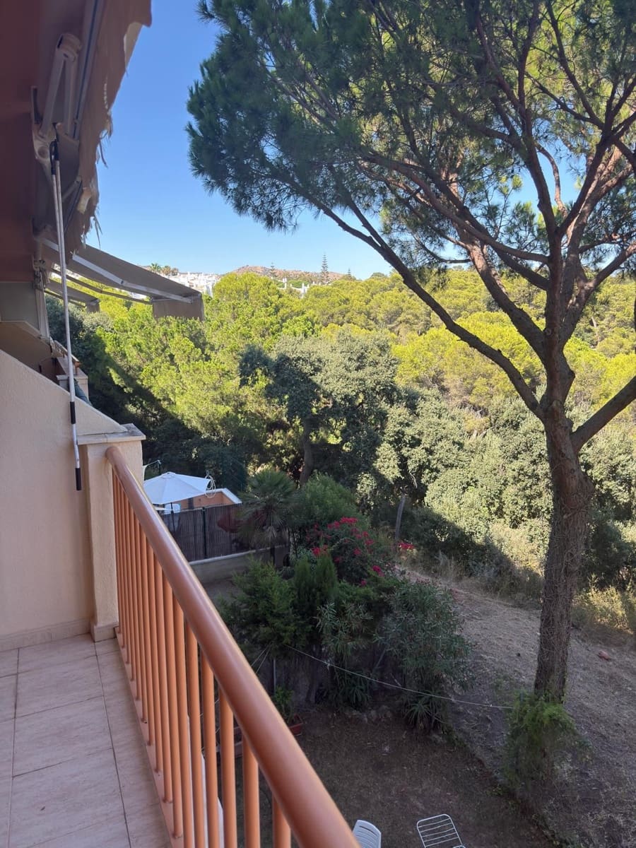 2 bedroom Apartment for sale in Calahonda with pool - € 295,000 (Ref: 10122127)