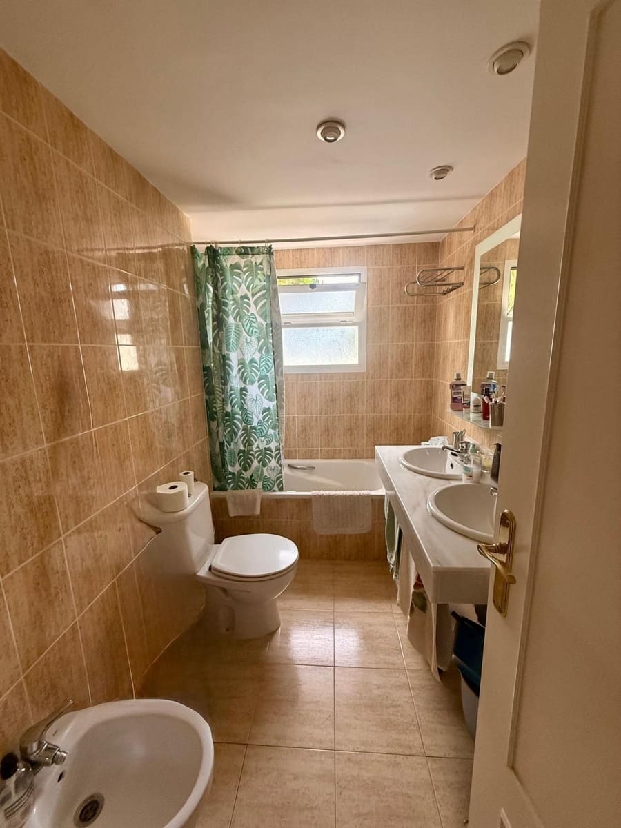 2 bedroom Apartment for sale in Calahonda with pool - € 295,000 (Ref: 10122127)