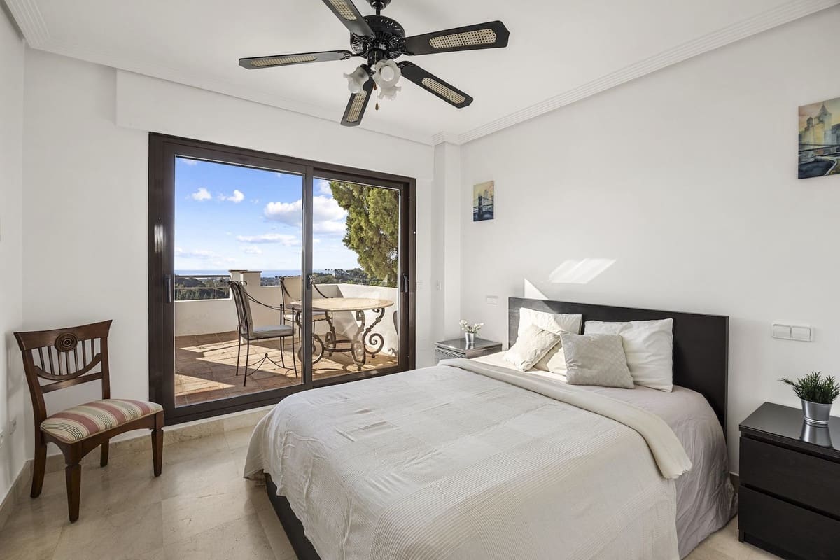 6 sovrum Villa till salu i Benahavis med pool garage - 2 300 000 € (Ref: 10122135)