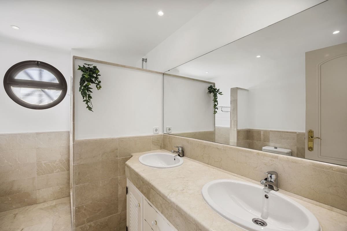 6 sovrum Villa till salu i Benahavis med pool garage - 2 300 000 € (Ref: 10122135)