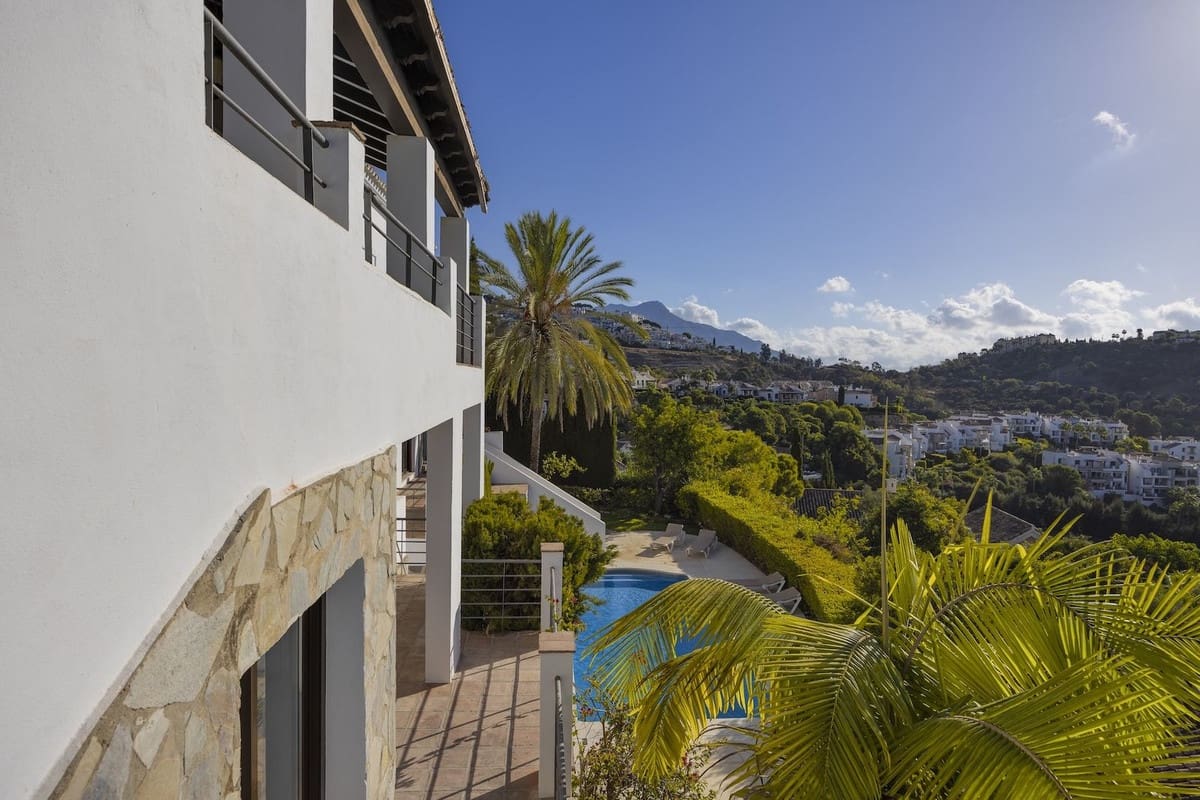 6 sovrum Villa till salu i Benahavis med pool garage - 2 300 000 € (Ref: 10122135)