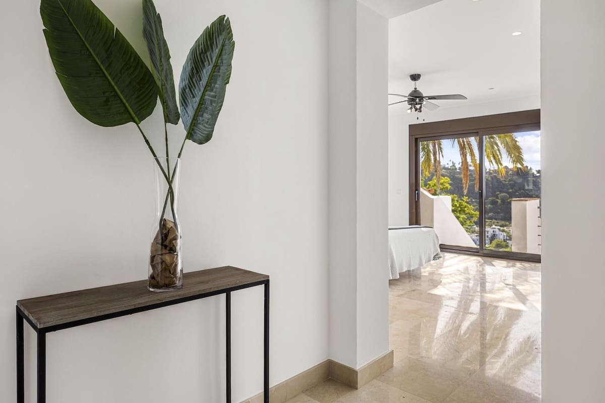 6 sovrum Villa till salu i Benahavis med pool garage - 2 300 000 € (Ref: 10122135)