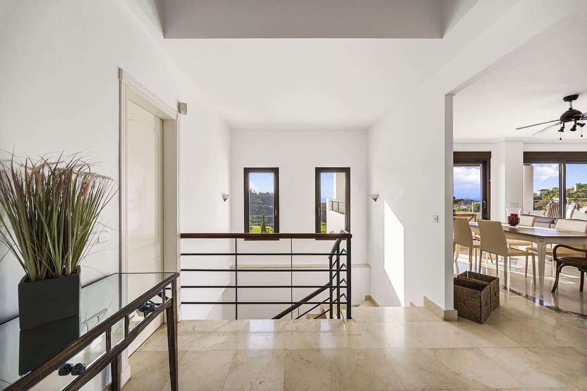 6 sovrum Villa till salu i Benahavis med pool garage - 2 300 000 € (Ref: 10122135)