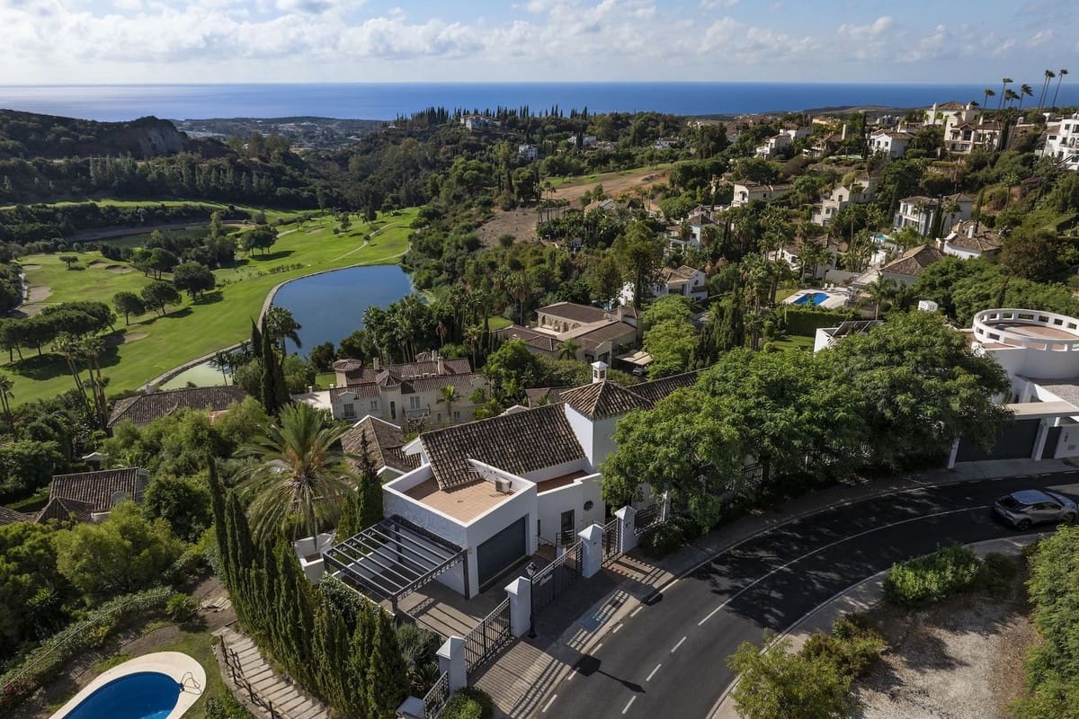 6 sovrum Villa till salu i Benahavis med pool garage - 2 300 000 € (Ref: 10122135)