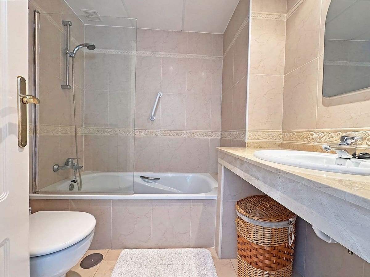 Casa de 2 habitaciones en Cabopino en venta con piscina garaje - 525.000 € (Ref: 10122137)