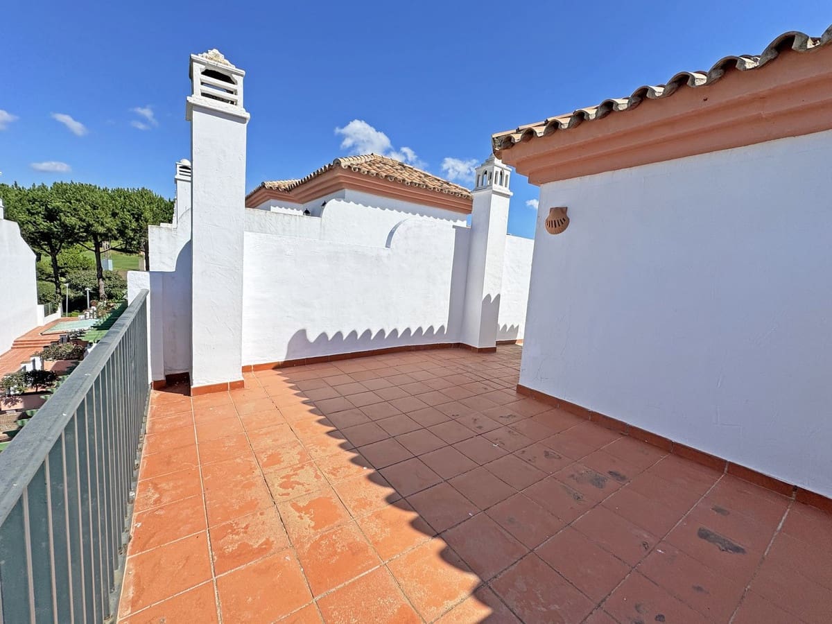 Casa de 2 habitaciones en Cabopino en venta con piscina garaje - 525.000 € (Ref: 10122137)