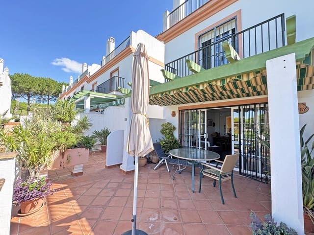 Casa de 2 habitaciones en Cabopino, Marbella en venta con piscina garaje - 525.000 € (Ref: 10122137)