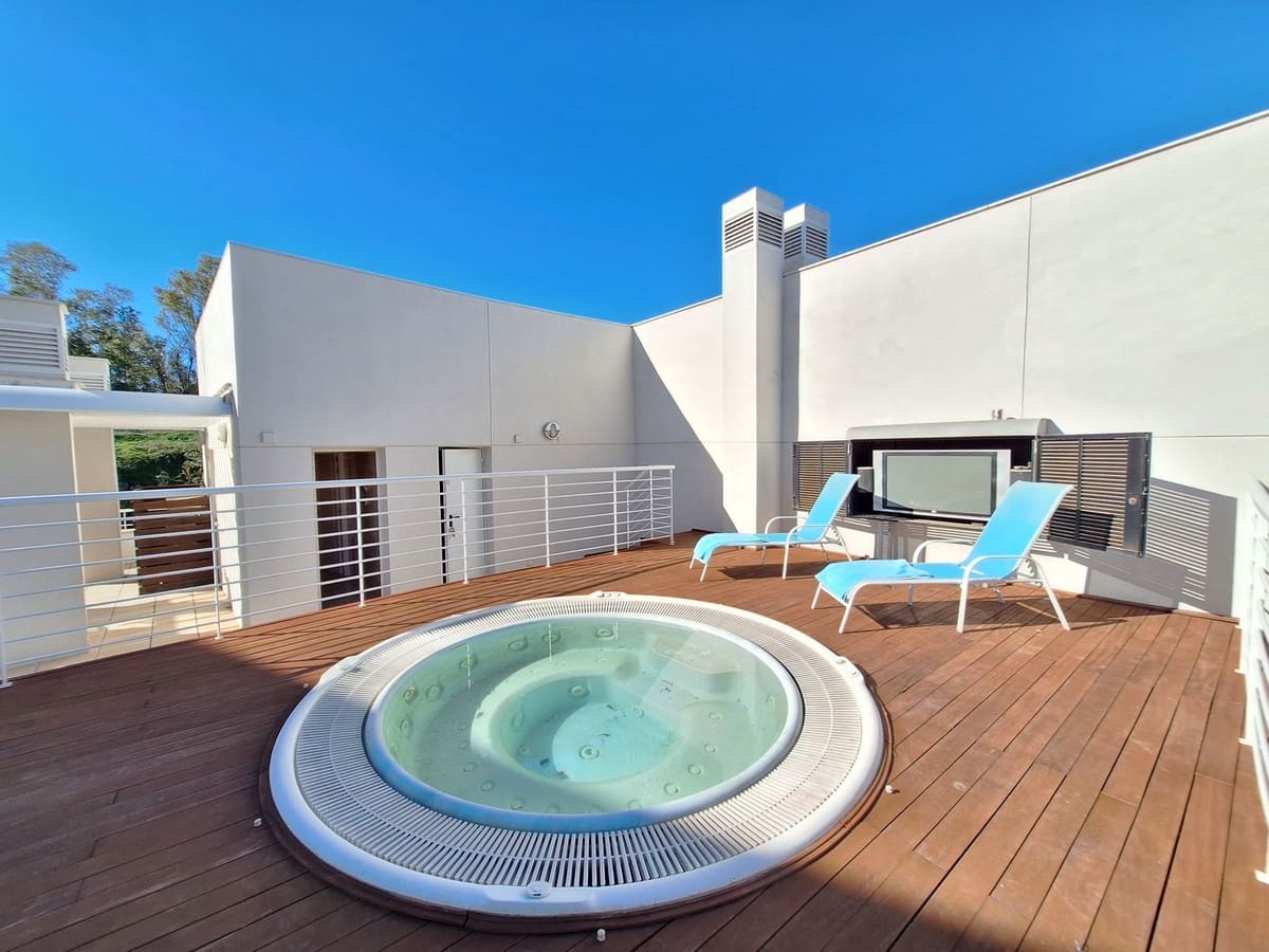 Apartamento de 3 habitaciones en Nueva Andalucia en venta con piscina garaje - 1.590.000 € (Ref: 10122148)