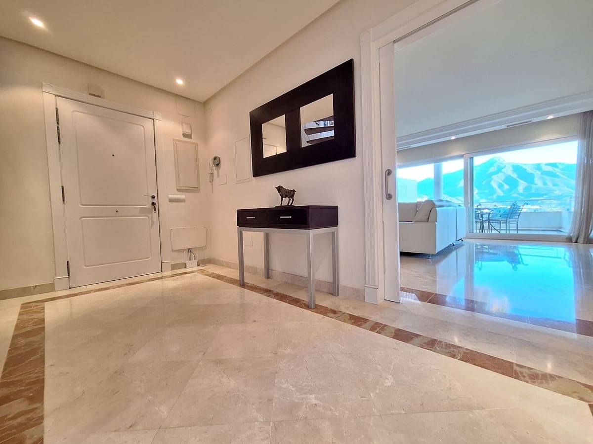 Apartamento de 3 habitaciones en Nueva Andalucia en venta con piscina garaje - 1.590.000 € (Ref: 10122148)