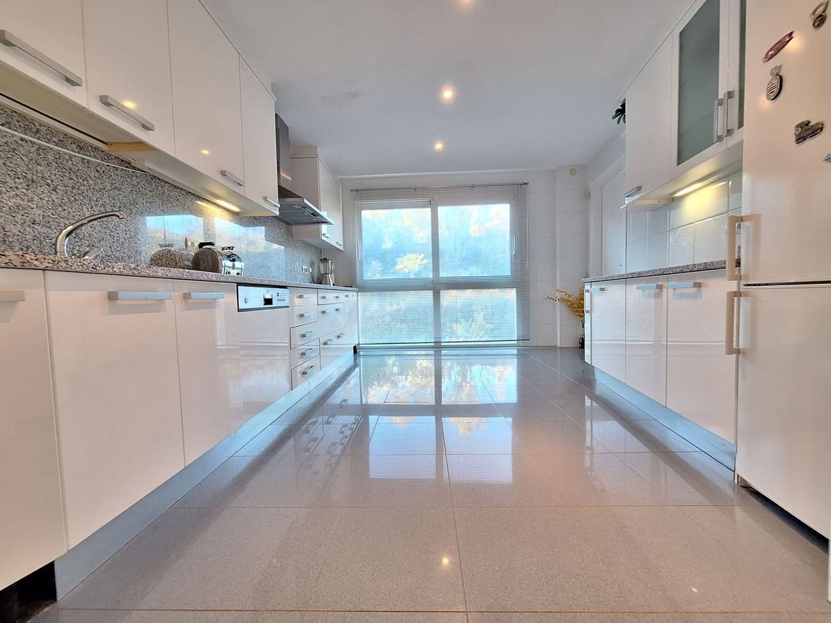 Apartamento de 3 habitaciones en Nueva Andalucia en venta con piscina garaje - 1.590.000 € (Ref: 10122148)