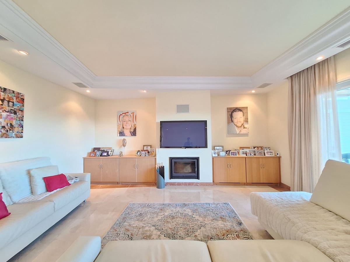 Apartamento de 3 habitaciones en Nueva Andalucia en venta con piscina garaje - 1.590.000 € (Ref: 10122148)
