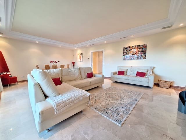 Apartamento de 3 habitaciones en Los Naranjos, Marbella en venta con piscina garaje - 1.590.000 € (Ref: 10122148)
