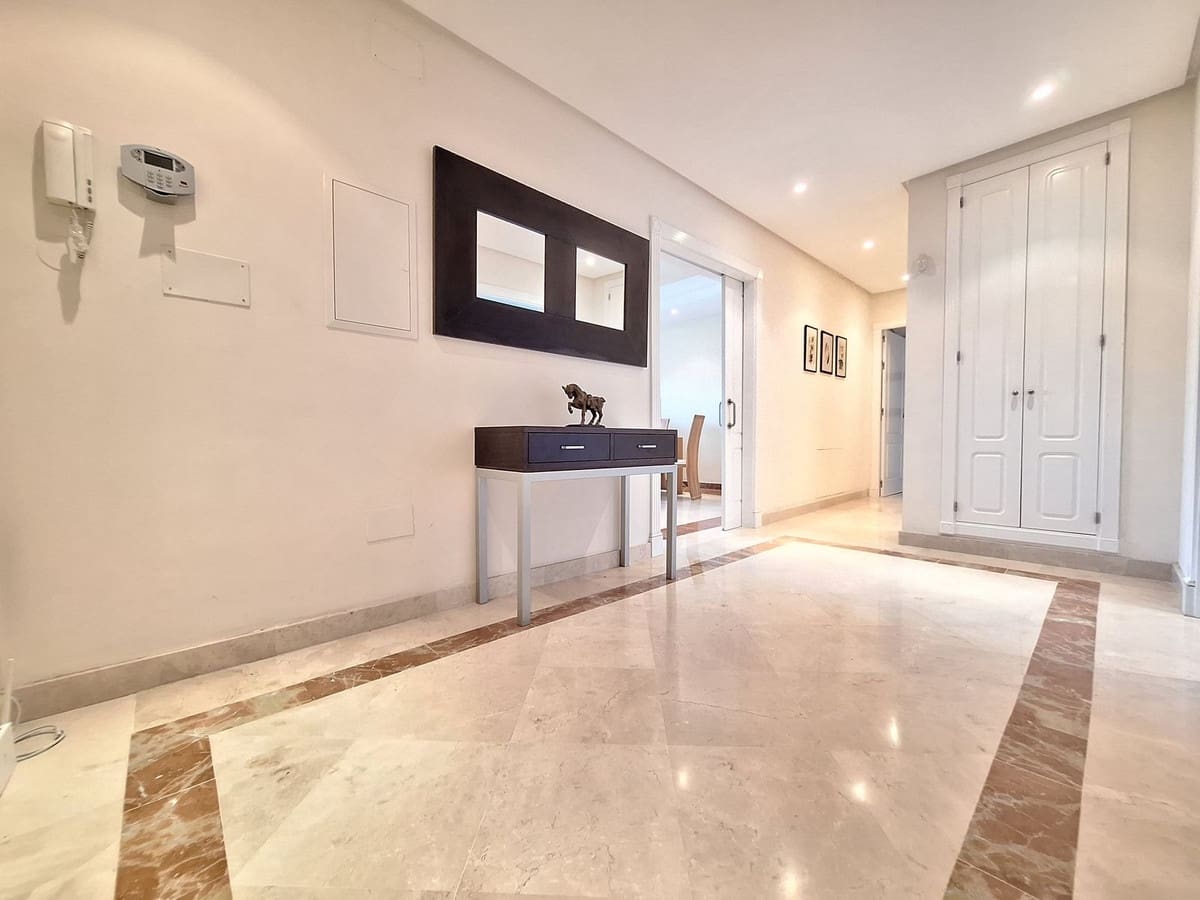 Apartamento de 3 habitaciones en Nueva Andalucia en venta con piscina garaje - 1.590.000 € (Ref: 10122148)