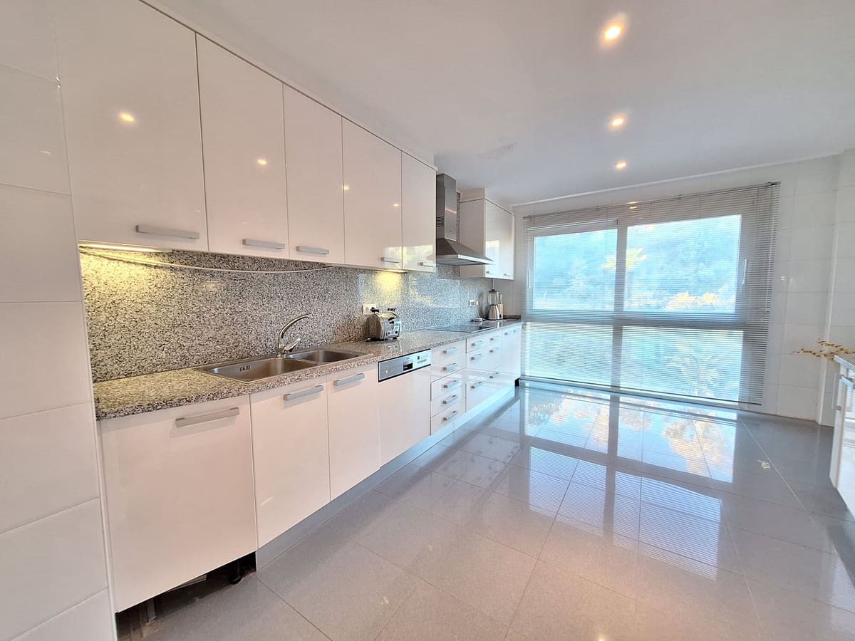 Apartamento de 3 habitaciones en Nueva Andalucia en venta con piscina garaje - 1.590.000 € (Ref: 10122148)